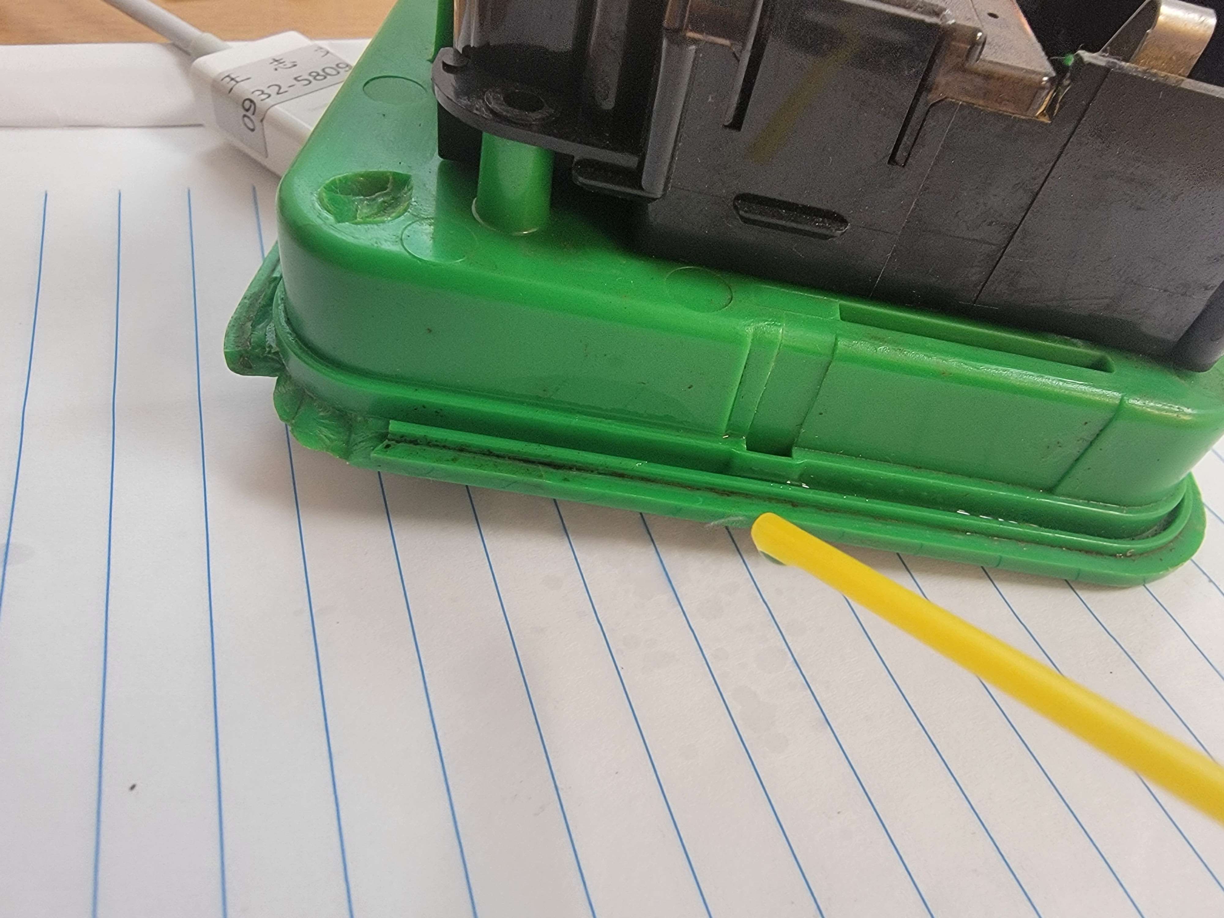 黏合老化剝離的塑膠